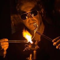 À la découverte d'un métier d'exception : fileur de verre