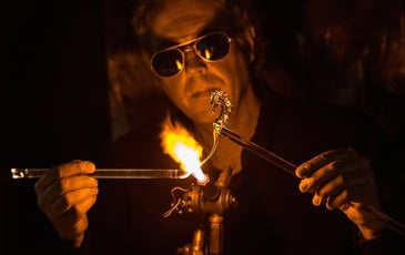 À la découverte d'un métier d'exception : fileur de verre