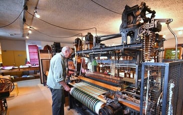 Démonstration au musée du tissage