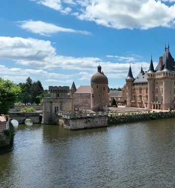 Visite des extérieurs et dépendances du château de La Clayette