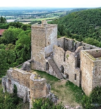Visite libre du château de Brancion