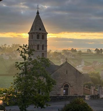 Marche de nuit en chantant et en écoutant des poésies sur le thème de la Nuit