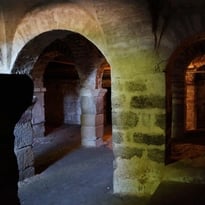 Visite guidée de la crypte Saint-Andoche et de la porte romaine de l'ouest