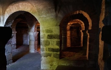 Visite guidée de la crypte Saint-Andoche et de la porte romaine de l'ouest