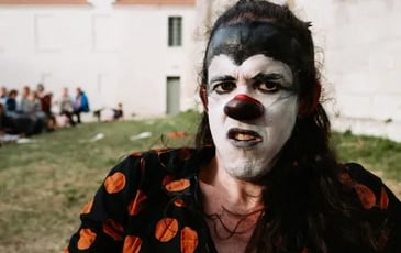 Lapsus – Il paraît que