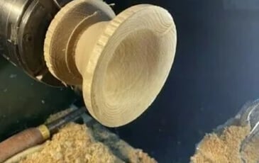 Démonstration de tournage sur bois à l'atelier des Bois de Falone