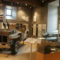 Visite du musée international des parachutistes du Special Air Service, balade en jeeps et exposition "La résistance et la libération".