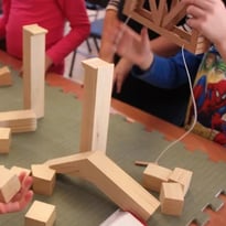 Activités en famille « Apprentis restaurateurs : pierre et bois »