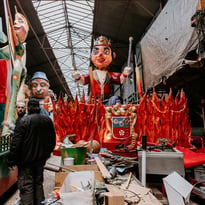 Visite commentée du hangar du Comité des fêtes de Chalon-sur Saône et découverte des chars de Carnaval