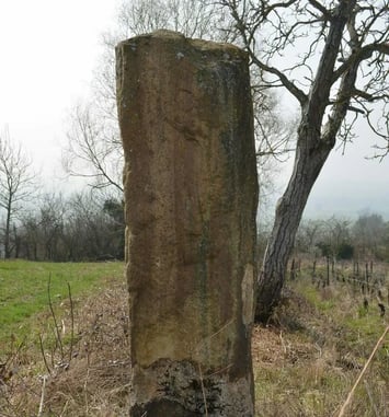 Visite libre des deux menhirs de Saint-Clément-sur-Guye
