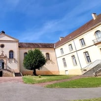 Hôtel-Dieu de Cluny : patrimoine hospitalier et historique