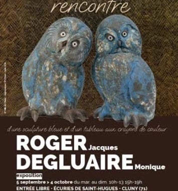 Beau comme la rencontre d’une sculpture bleue et d’un tableau aux crayons de couleur